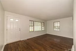 10139 Cabot Dr, Bellefontaine Neighbors, MO 63137 - Photo 5