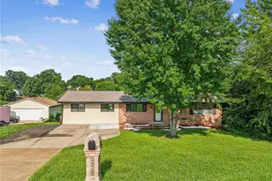 225 Day Dr, Ferguson, MO 63135 - Photo 1
