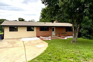 225 Day Dr, Ferguson, MO 63135 - Photo 1