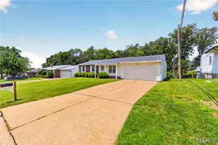 5421 Valleyside Ln, Saint Louis, MO 63128 - Photo 3