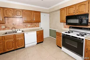10501 St Michael Ln, Saint Ann, MO 63074 - Photo 7