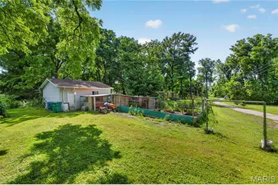 10500 Toelle Lane, Saint Louis, MO 63137 - Photo 7
