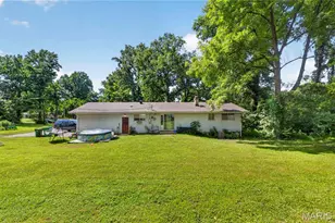 10500 Toelle Ln, Saint Louis, MO 63137 - Photo 9
