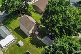 1319 N 4th St, Saint Charles, MO 63301 - Photo 33
