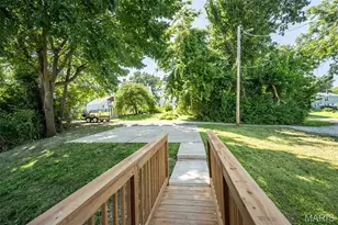 1319 N 4th St, Saint Charles, MO 63301 - Photo 29
