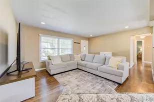 7200 Marlton Ln, Saint Louis, MO 63123 - Photo 5