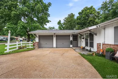 573 Coach Light Lane, Hazelwood, MO 63042 - Photo 3