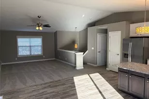 434 Honeysuckle Creek Dr Dr, Wentzville, MO 63385 - Photo 5