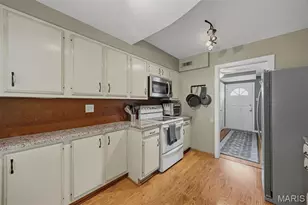8139 S Laclede Station Rd, Saint Louis, MO 63123 - Photo 9