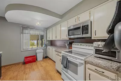 8139 S Laclede Station Road, Saint Louis, MO 63123 - Photo 11