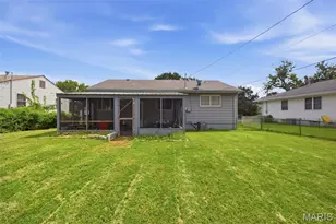8139 S Laclede Station Rd, Saint Louis, MO 63123 - Photo 25