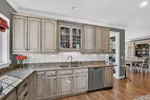 731 Bordeaux Cir, Saint Albans, MO 63073 - Photo 9