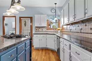 212 Harbour Pointe Dr, Wildwood, MO 63040 - Photo 9