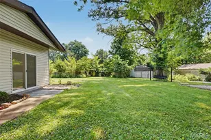 13 Castle Dr, Florissant, MO 63034 - Photo 41