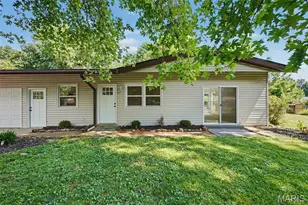 13 Castle Dr, Florissant, MO 63034 - Photo 31