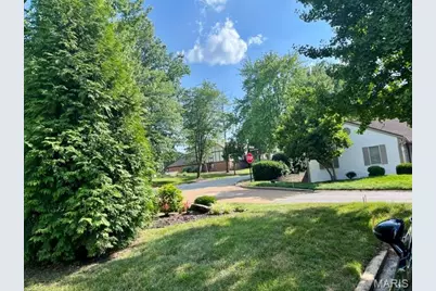 1552 Charlemont Drive, Chesterfield, MO 63017 - Photo 3