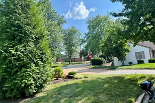 1552 Charlemont Dr, Chesterfield, MO 63017 - Photo 3