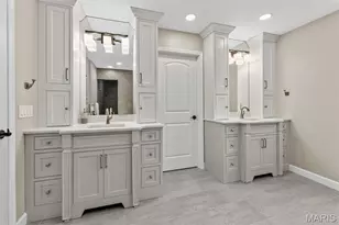 2401 Wexford Woods Ct, Town and Country, MO 63131 - Photo 17