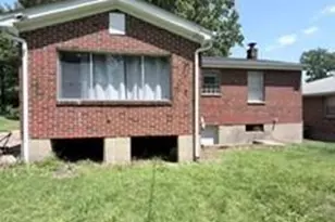 120 Madonna Dr, Saint Louis, MO 63121 - Photo 9