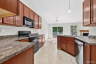 415 Newport Dr, Saint Peters, MO 63376 - Photo 13