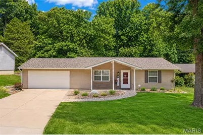 802 Barbara Place, Saint Charles, MO 63366 - Photo 1