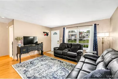 5661 Chalet Hill Drive, Saint Louis, MO 63129 - Photo 7