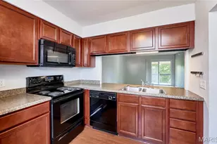 1937 Greenpoint Dr, Kirkwood, MO 63122 - Photo 23