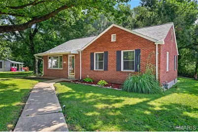 408 Oak Avenue, Saint Charles, MO 63301 - Photo 1