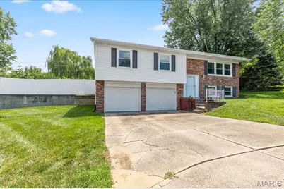 8 Canterbury Court, Saint Charles, MO 63301 - Photo 3
