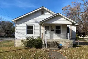 9659 Diamond Dr, Saint Louis, MO 63137 - Photo 1