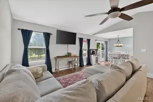 2004 Teresa Fields Ln, Lake Saint Louis, MO 63367 - Photo 11