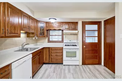 585 S Lafayette Street, Florissant, MO 63031 - Photo 9