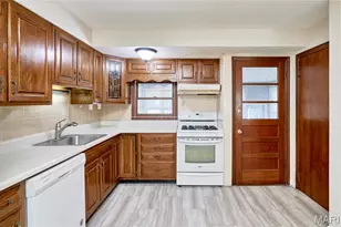 585 S Lafayette St, Florissant, MO 63031 - Photo 9