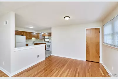585 S Lafayette Street, Florissant, MO 63031 - Photo 7