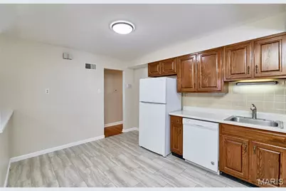 585 S Lafayette Street, Florissant, MO 63031 - Photo 11
