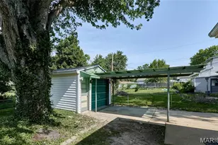 585 S Lafayette St, Florissant, MO 63031 - Photo 29