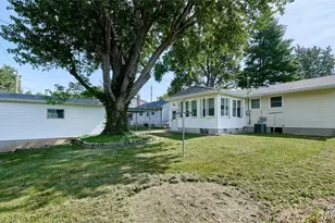 585 S Lafayette St, Florissant, MO 63031 - Photo 31