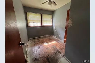 10441 Spring Garden Drive, Saint Louis, MO 63137 - Photo 7