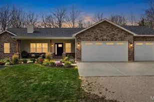 619 N Ethlyn Rd, Winfield, MO 63389 - Photo 1