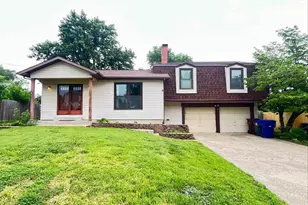 5 Tudor Square, Saint Peters, MO 63376 - Photo 1