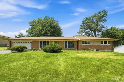 849 Charlesgate Drive, Saint Louis, MO 63132 - Photo 1