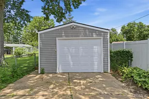 111 Arras Dr, Saint Louis, MO 63129 - Photo 23