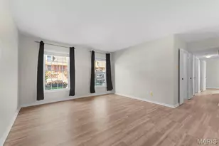 4351 Chateau De Ville Dr, Saint Louis, MO 63129 - Photo 5