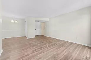 4351 Chateau De Ville Dr, Saint Louis, MO 63129 - Photo 7