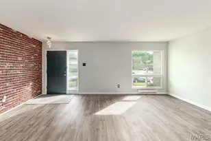 10158 Sakura Dr, Saint Louis, MO 63128 - Photo 7