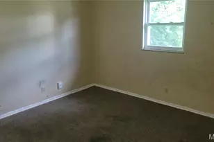 10107 Castle Dr, Saint Louis, MO 63136 - Photo 9