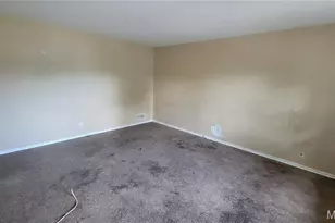 10107 Castle Dr, Saint Louis, MO 63136 - Photo 5