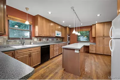 9205 Roger Lee Lane, Saint Louis, MO 63126 - Photo 9
