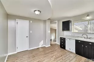 495 Versailles Dr, Florissant, MO 63031 - Photo 5