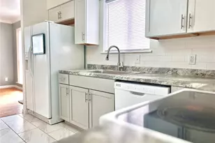 1239 Peggy Ct, Saint Louis, MO 63147 - Photo 9